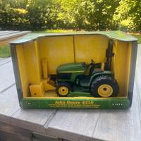 Modellino Jhon Deere 4310, scala 1:16, cod. 15198