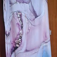 Un top alla moda abbinato a un body aderente. 