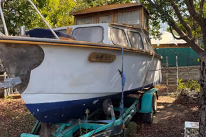 Barca a motore in legno 6 m con cabina + carrello 