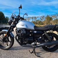 Moto Guzzi V7 - 2021