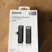 Microfono wireless e piedistallo