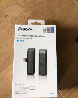 Microfono wireless e piedistallo