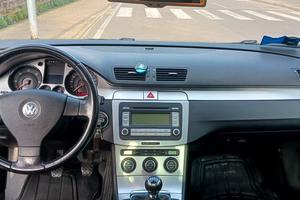 VW Passat B6 2.0 TDI 140cv.  DA RIPARARE 