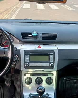 VW Passat B6 2.0 TDI 140cv.  DA RIPARARE 