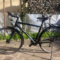 Bicicletta Cube Touring