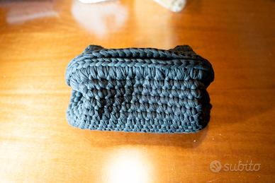 Borsa Clutch "Pouch" con chiusura a scatto