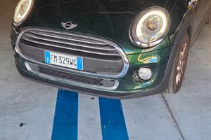Mini  cooper.  adatta neo petentati