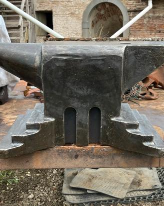 Incudine austriaca 250 kg fabbro