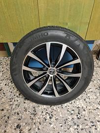 Cerchi originali Lexus NX300H con gomme invernali