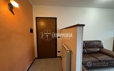 MONOLOCALE SERVITO DA ASCENSORE CON BOX AUTO