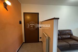 MONOLOCALE SERVITO DA ASCENSORE CON BOX AUTO