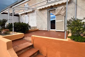 Casa indipendente su due livelli a pochi passi dal