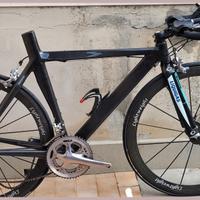 Bici triathlon carbon — ruote guaste
