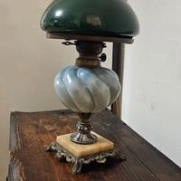 Lampada a olio antica vintage con paralume verde