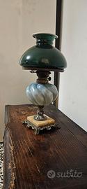Lampada a olio antica vintage con paralume verde
