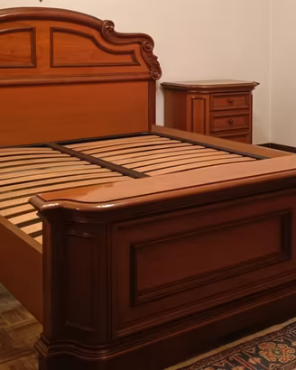  letto,doghe 2comodini, specchio in noce nazionale