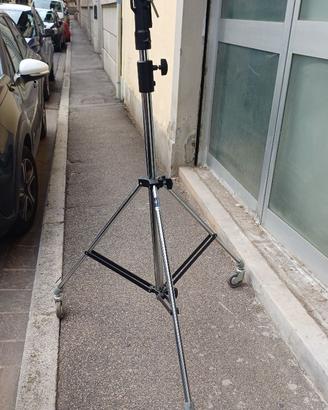 stativo manfrotto con ruote