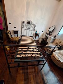 Letto singolo d’epoca in ferro battuto – decorato