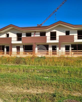 VILLA A SCHIERA CENTRALE A MESERO