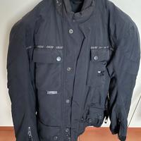 Abbigliamento vario da moto: giacche e pantaloni