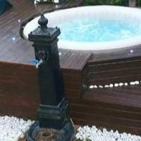 Set esterno: minipiscin con bordo, tavolo, sedie