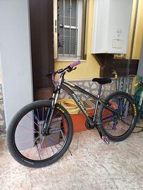 Rockrider ST100 2022 Wheelie