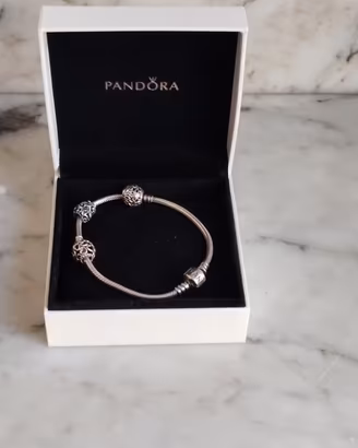 BRACCIALE PANDORA ARGENTO CON TRE CHARMS