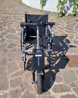 Sedia a rotelle con motore elettrico anteriore