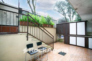 MONOLOCALE FINEMENTE RISTRUTTURATO CON SPAZI ESTER