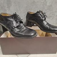 Scarpe vintage con lacci e tacco largo