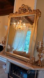 Specchio in legno dorato 