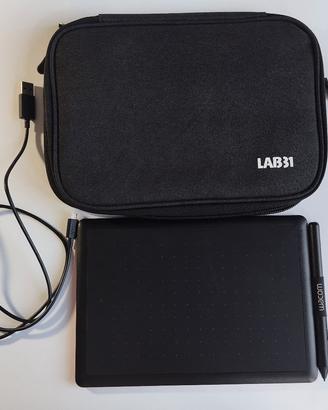 Tavoletta Wacom One con Penna e custodia  LAB31
