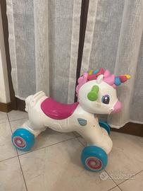 Cavalluccio dondolo e con ruote