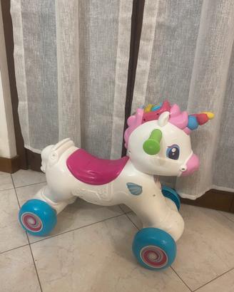 Cavalluccio dondolo e con ruote