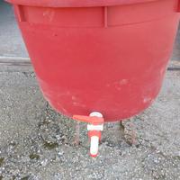 Mastello in plastica con rubinetto