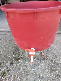 Mastello in plastica con rubinetto