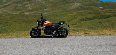 SUZUKI GSX-8T