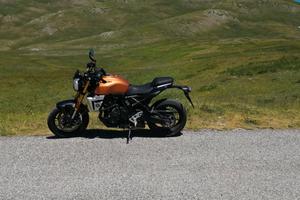 SUZUKI GSX-8T