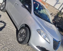 Lancia ypsilon 3,500