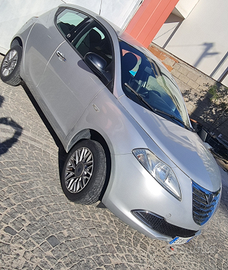 Lancia ypsilon 3,500