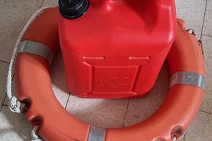 Ciambella anulare e tanica carburante