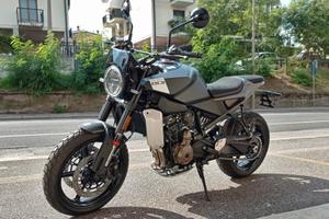 Husqvarna Svartpilen 801