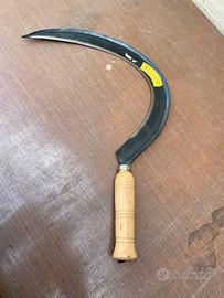 Falcetto e forbici tagliasiepi