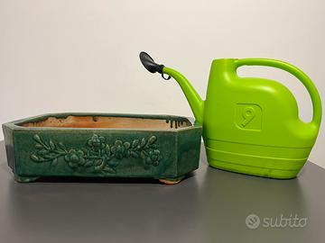 Vaso da bonsai e annaffiatoio