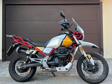 Moto Guzzi V85TT - Evocative Graphics