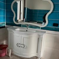 Mobile bagno bianco con specchio