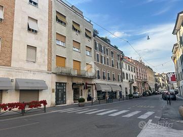 NEGOZIO A BRESCIA