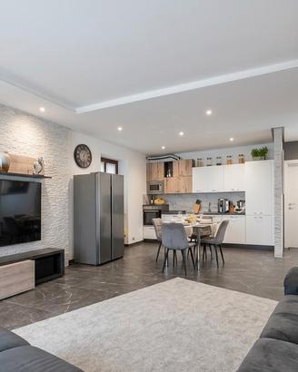 Vendiamo appartamento con box cortiletto+ posto au