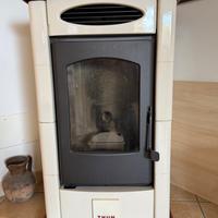 Stufa a pallet ceramica Thun