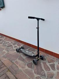Monopattino a 4 ruote flottanti